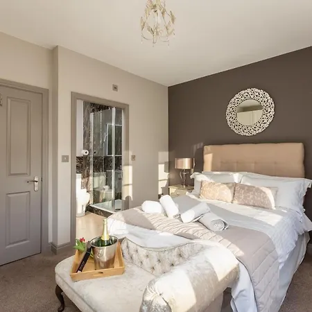 Sugar Reef - A Fantastic Modern House With Garden, Free Parking For 2 Cars, Free Use Of Electric Vehicle Point, Whitby Beach, Shops, Bars And Restaurants Just A 10 Minute Walk Away! Esterno foto