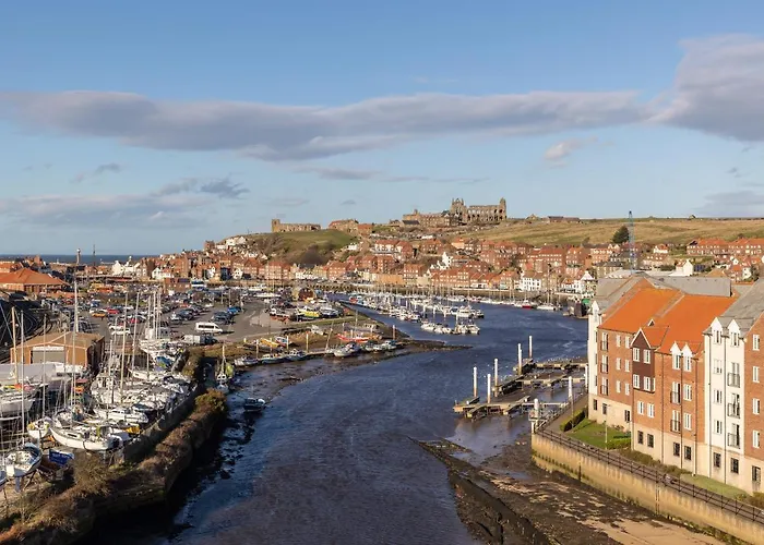 Sugar Reef - A Fantastic Modern House With Garden, Free Parking For 2 Cars, Free Use Of Electric Vehicle Point, Whitby Beach, Shops, Bars And Restaurants Just A 10 Minute Walk Away!