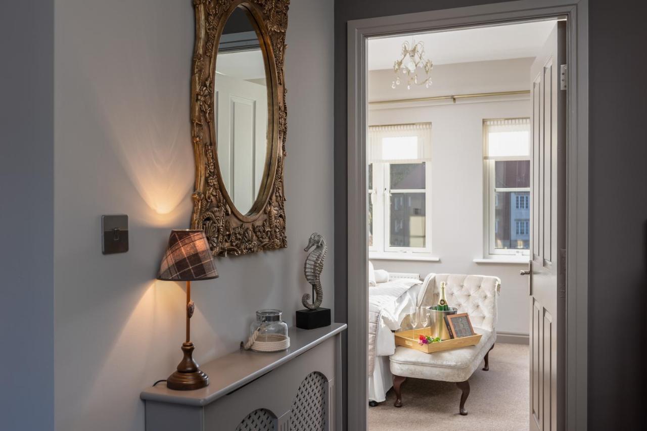 Sugar Reef - A Fantastic Modern House With Garden, Free Parking For 2 Cars, Free Use Of Electric Vehicle Point, Beach, Shops, Bars And Restaurants Just A 10 Minute Walk Away! * Whitby