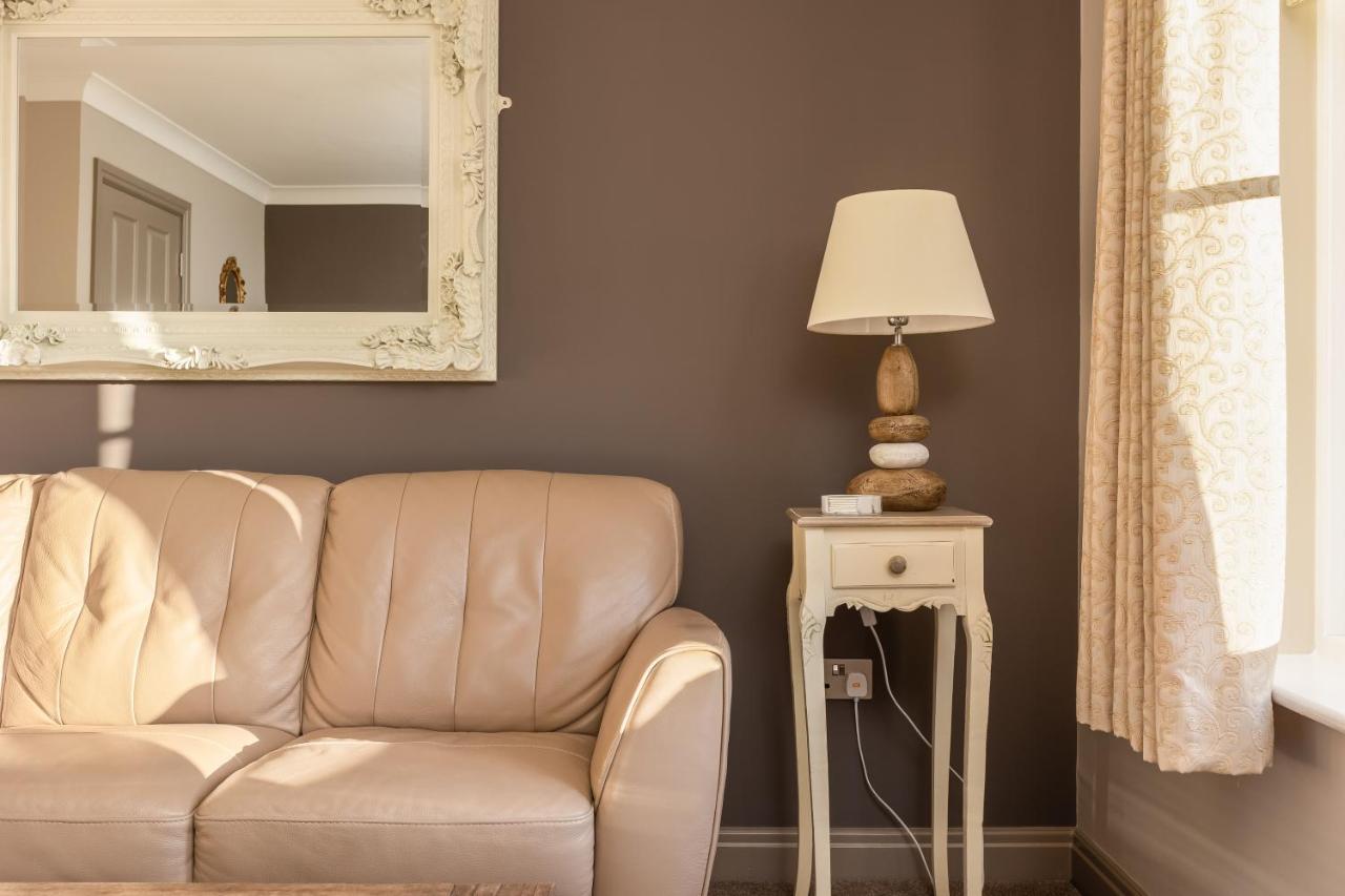 Sugar Reef - A Fantastic Modern House With Garden, Free Parking For 2 Cars, Free Use Of Electric Vehicle Point, Beach, Shops, Bars And Restaurants Just A 10 Minute Walk Away! Casa vacanze