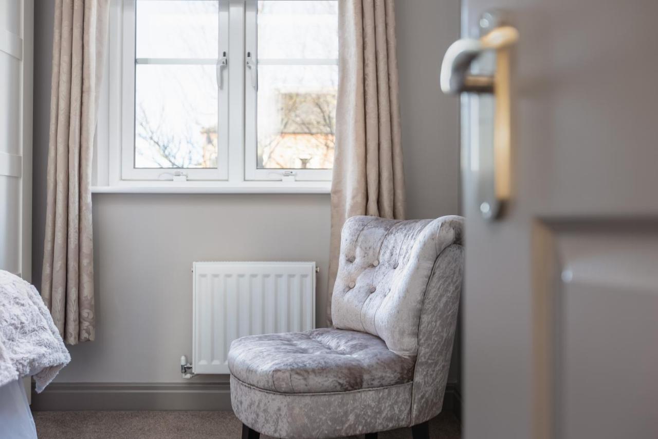 Sugar Reef - A Fantastic Modern House With Garden, Free Parking For 2 Cars, Free Use Of Electric Vehicle Point, Beach, Shops, Bars And Restaurants Just A 10 Minute Walk Away! Whitby