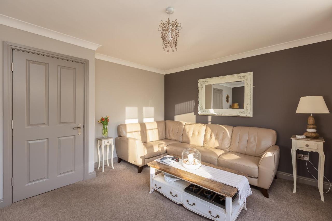 Sugar Reef - A Fantastic Modern House With Garden, Free Parking For 2 Cars, Free Use Of Electric Vehicle Point, Beach, Shops, Bars And Restaurants Just A 10 Minute Walk Away! Casa vacanze