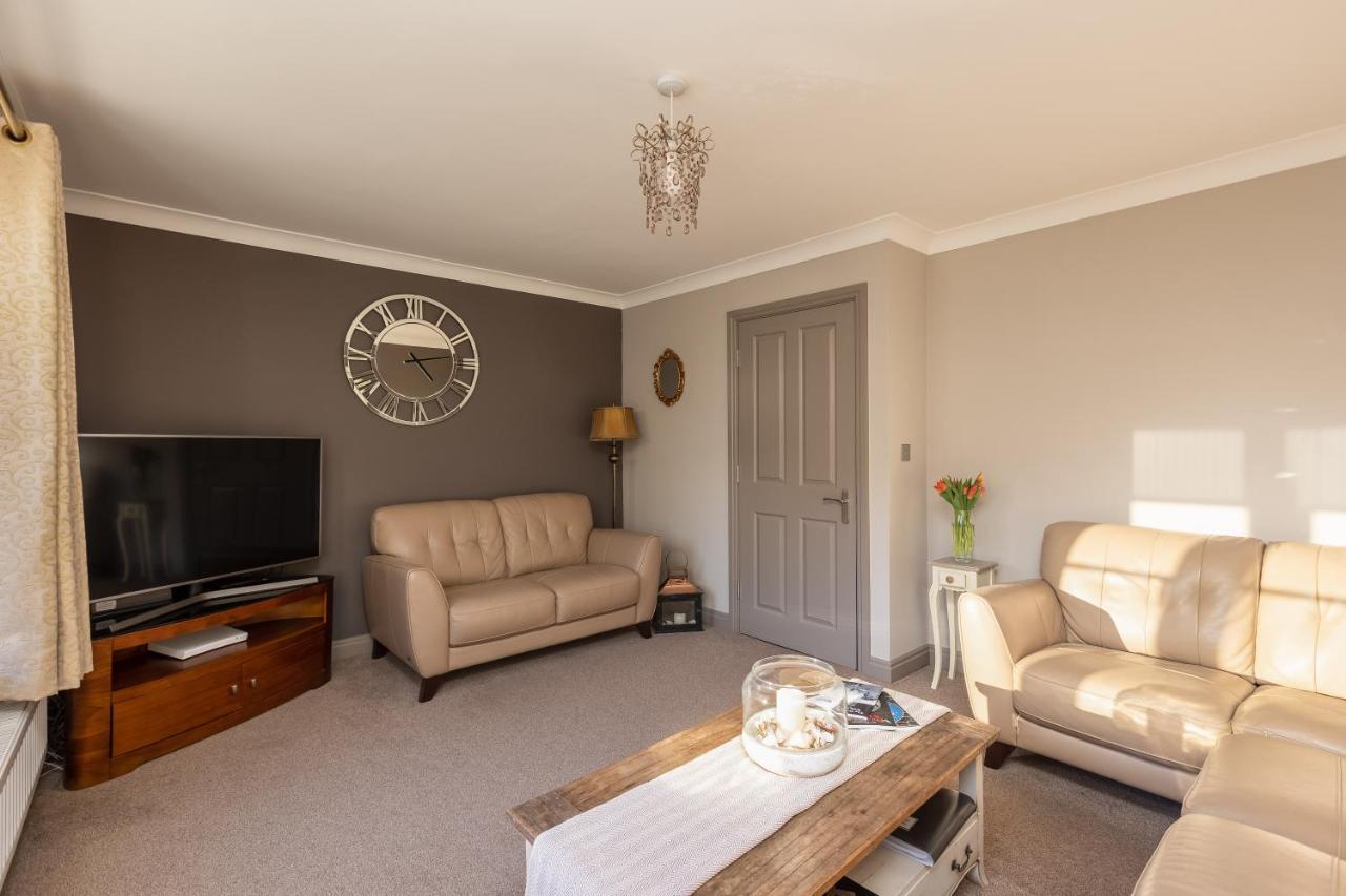 Sugar Reef - A Fantastic Modern House With Garden, Free Parking For 2 Cars, Free Use Of Electric Vehicle Point, Beach, Shops, Bars And Restaurants Just A 10 Minute Walk Away! Casa vacanze