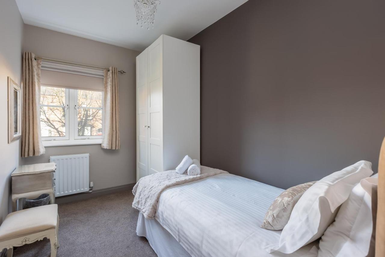 Sugar Reef - A Fantastic Modern House With Garden, Free Parking For 2 Cars, Free Use Of Electric Vehicle Point, Beach, Shops, Bars And Restaurants Just A 10 Minute Walk Away! Casa vacanze Whitby