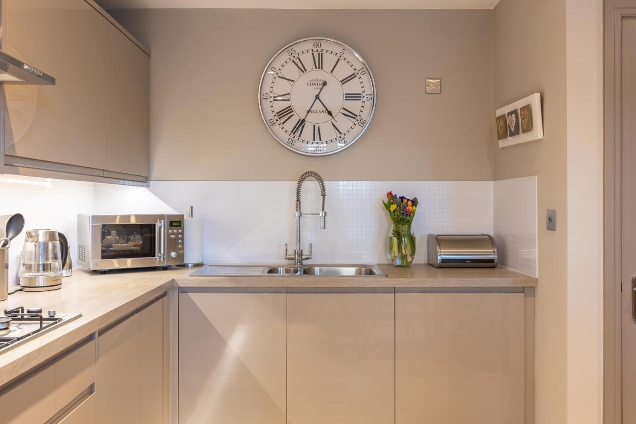 Casa vacanze Sugar Reef - A Fantastic Modern House With Garden, Free Parking For 2 Cars, Free Use Of Electric Vehicle Point, Beach, Shops, Bars And Restaurants Just A 10 Minute Walk Away!