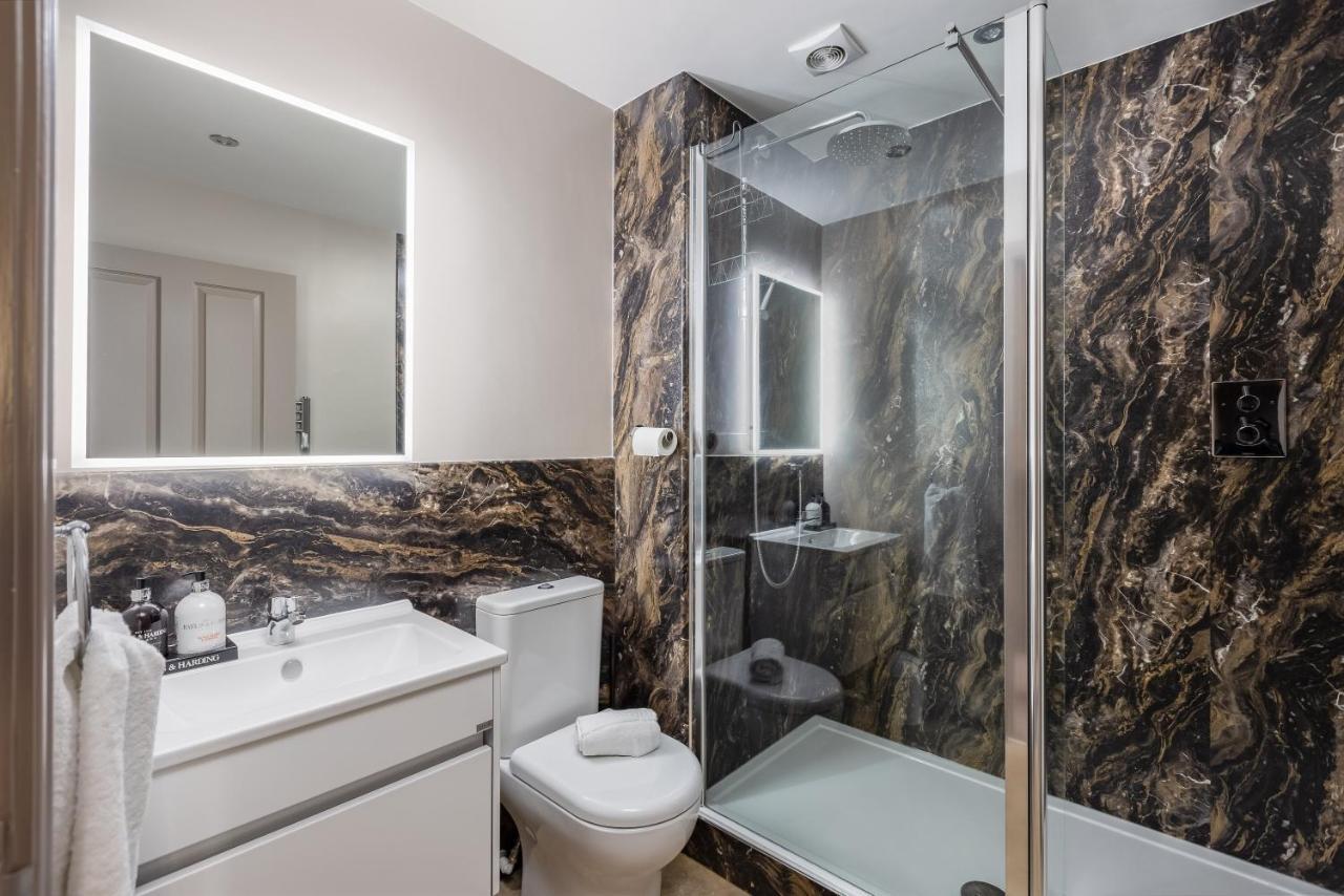 Sugar Reef - A Fantastic Modern House With Garden, Free Parking For 2 Cars, Free Use Of Electric Vehicle Point, Beach, Shops, Bars And Restaurants Just A 10 Minute Walk Away! Casa vacanze Whitby