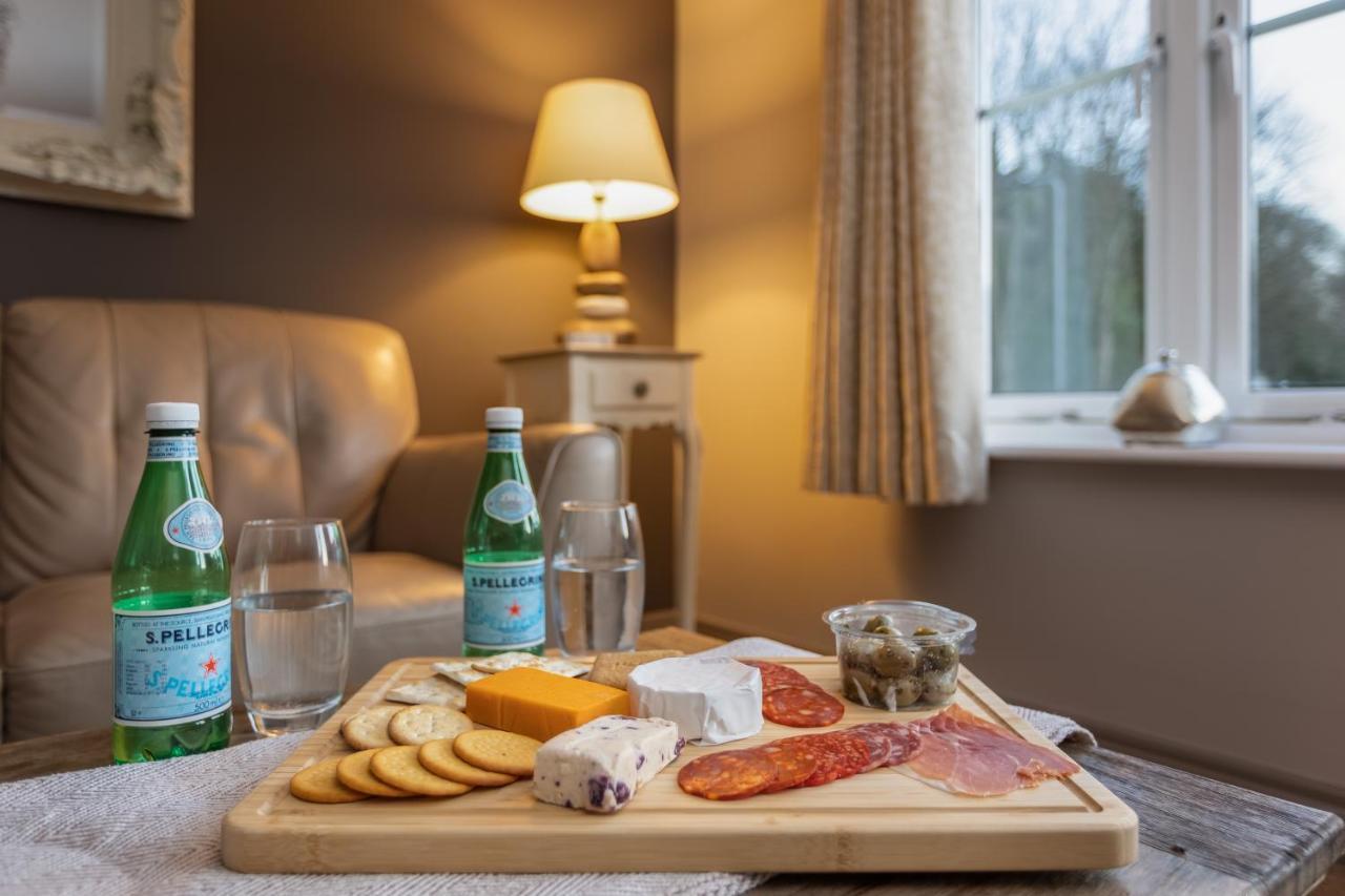 Sugar Reef - A Fantastic Modern House With Garden, Free Parking For 2 Cars, Free Use Of Electric Vehicle Point, Beach, Shops, Bars And Restaurants Just A 10 Minute Walk Away! Whitby