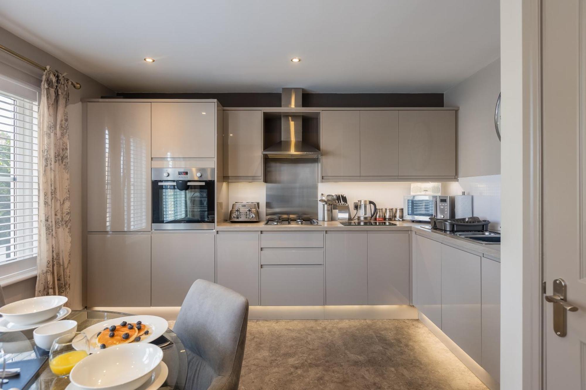 Sugar Reef - A Fantastic Modern House With Garden, Free Parking For 2 Cars, Free Use Of Electric Vehicle Point, Beach, Shops, Bars And Restaurants Just A 10 Minute Walk Away! Casa vacanze *