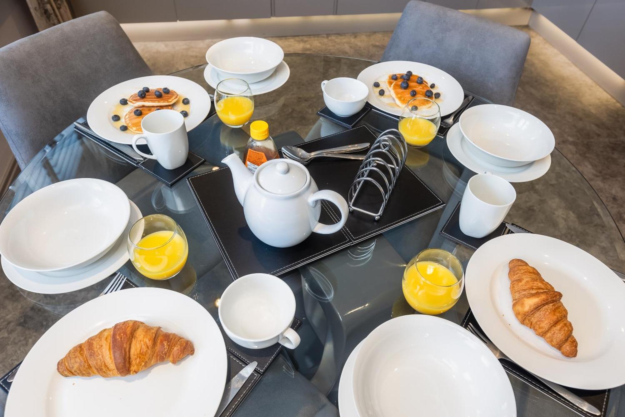 Sugar Reef - A Fantastic Modern House With Garden, Free Parking For 2 Cars, Free Use Of Electric Vehicle Point, Beach, Shops, Bars And Restaurants Just A 10 Minute Walk Away! * Whitby